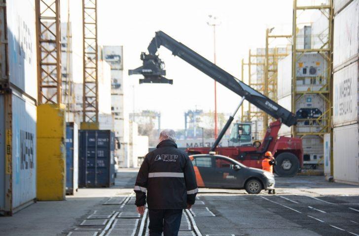 Importaciones: el mercado anticipa más demanda de divisas desde septiembre